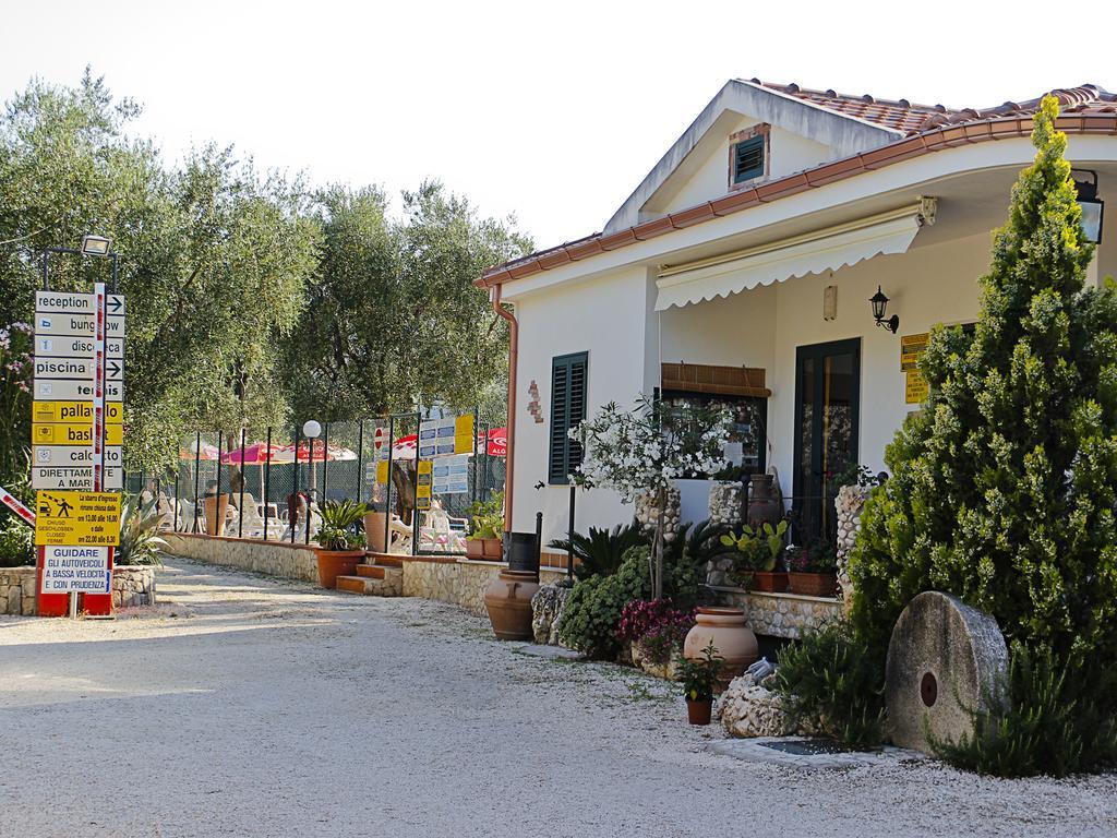 Camping Village Degli Ulivi Mattinata Eksteriør billede