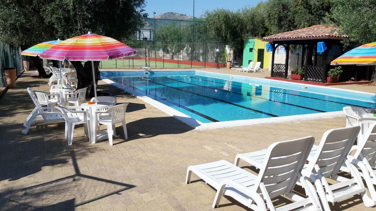 Camping Village Degli Ulivi Mattinata Eksteriør billede